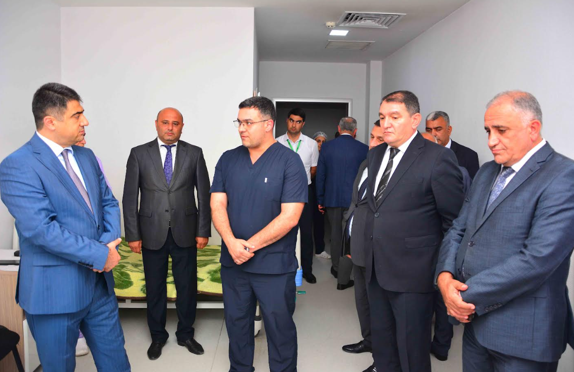 Seymur Orucov avtoqəza keçirən şəhid qardaşını xəstəxanada ziyarət edib - FOTOLAR